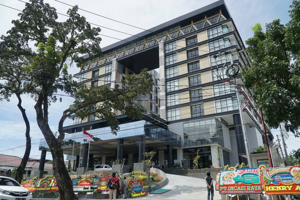 Hotel Santika Padang: Pilihan Menginap Nyaman di Jantung Kota